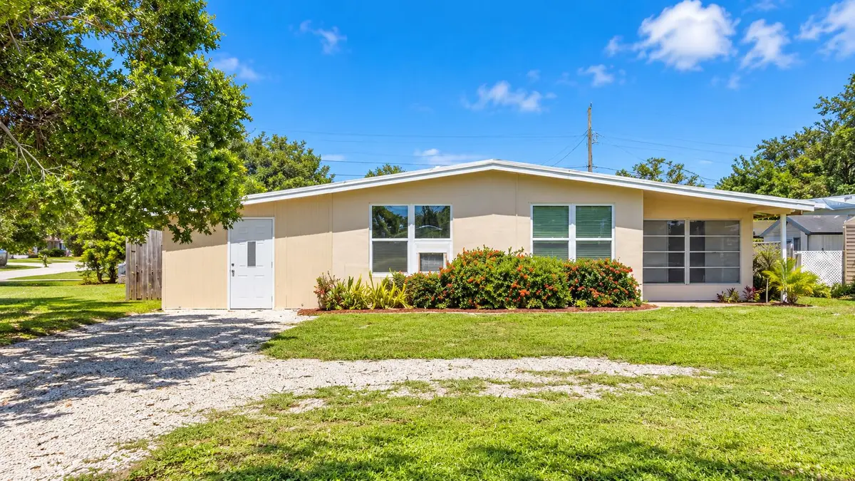 c1bdf6f7-2bb3-464d-8058-64352dd41ca6 at 104 21st Street, Vero Beach