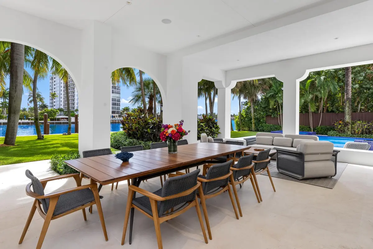 Formal Outdoor Dining at 706 SE 2nd Street, Delray Beach