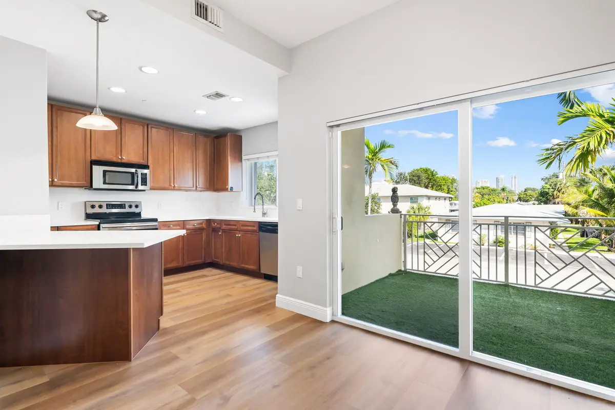 1-web-or-mls-DSC_2767 at 708 SE 15TH Street 3, Fort Lauderdale