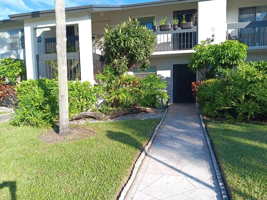 Front Entry at 13283 PINEAPPLE PALM Court B, Delray Beach