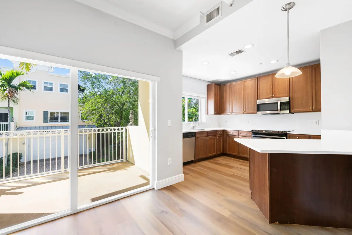 Updated Kitchen at 630 SE 15th Street 5, Fort Lauderdale