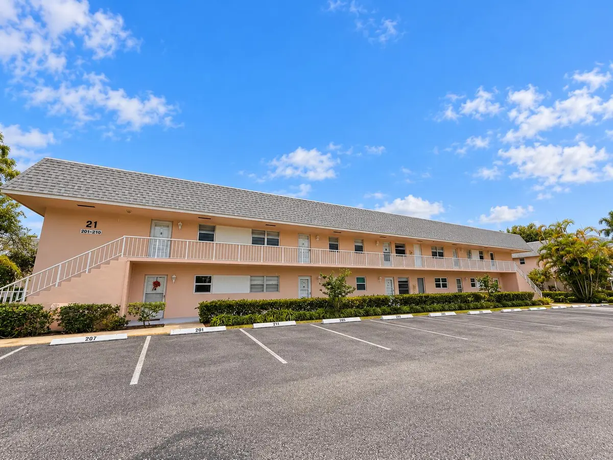 Front at 18081 SE COUNTRY CLUB Drive 21-207, Jupiter