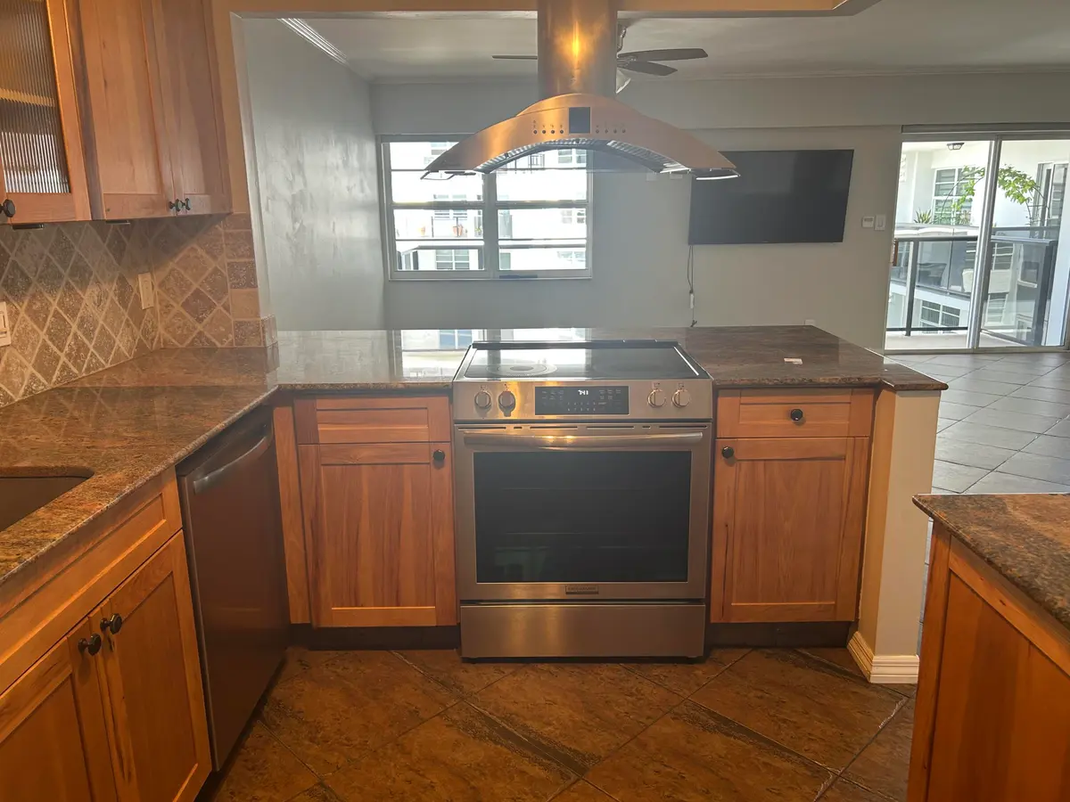 Open Kitchen at 5100 Dupont Boulevard 8L, Fort Lauderdale