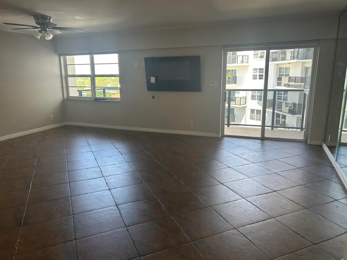 Living Room at 5100 Dupont Boulevard 8L, Fort Lauderdale