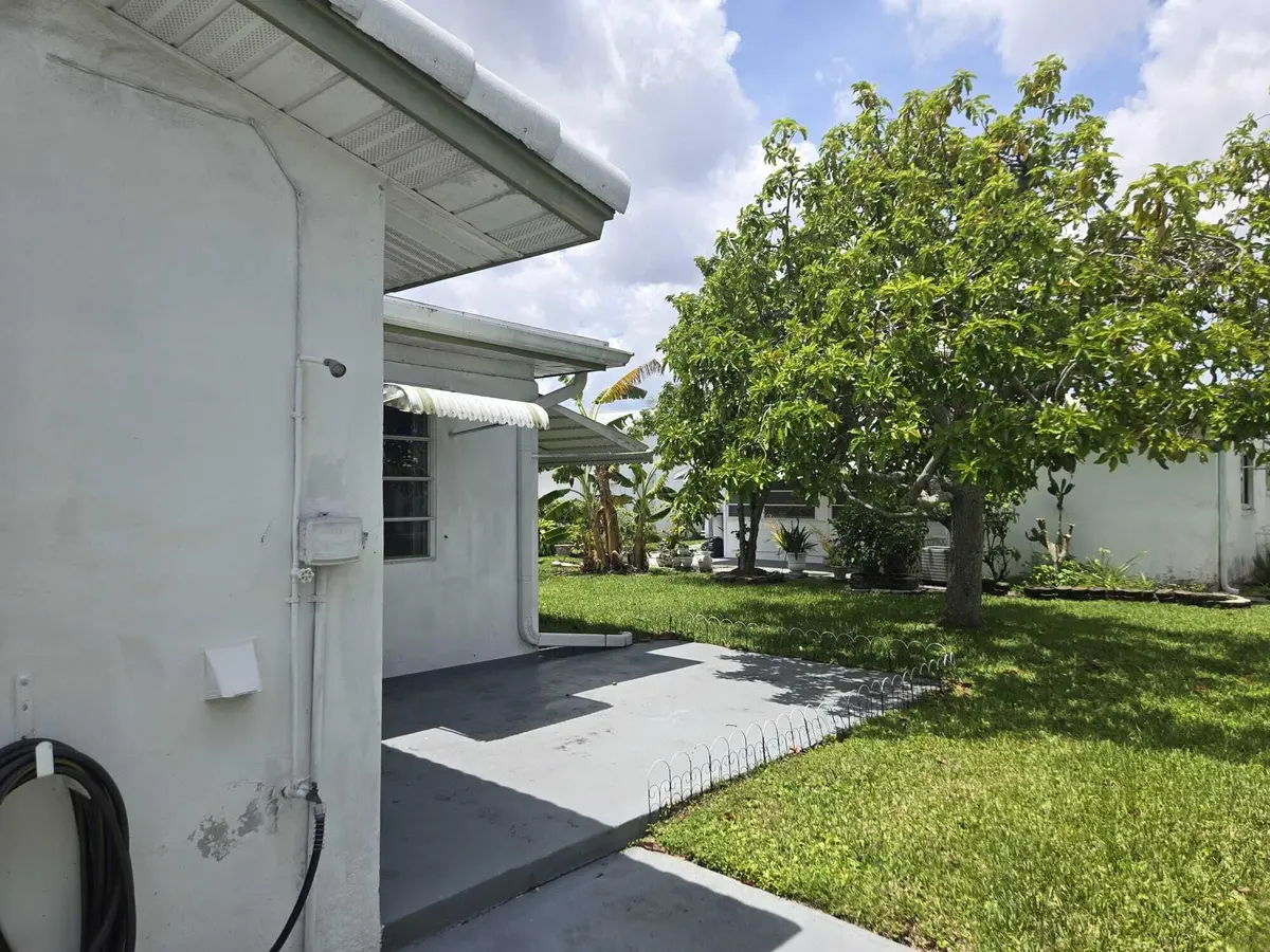 5805 NW 83RD Avenue, Tamarac, FL – photo 5