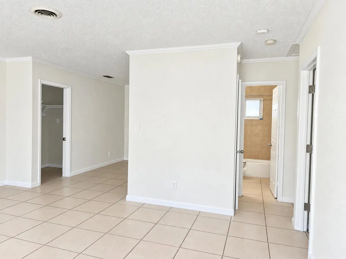 Living Area at 727 NW 1st Avenue 2, Fort Lauderdale
