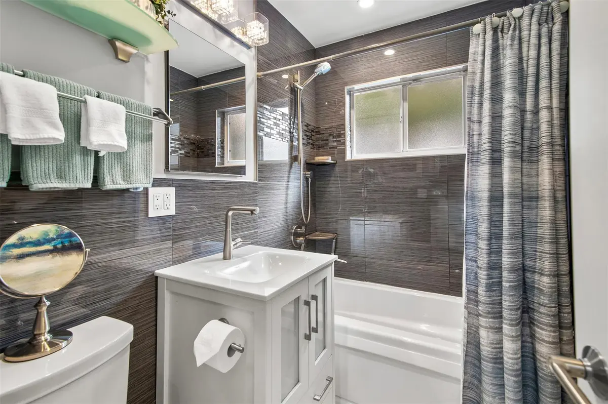 Photo 17 at 4780 NE 7TH Avenue, Oakland Park