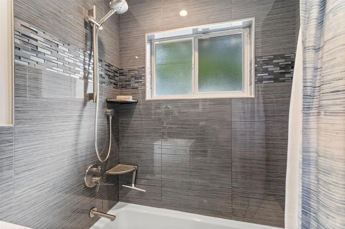 Photo 18 at 4780 NE 7TH Avenue, Oakland Park
