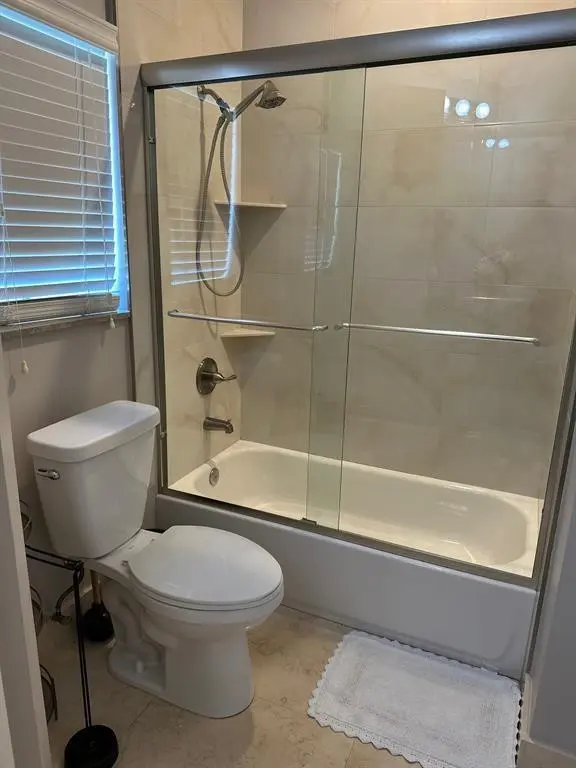 Photo 10 at 10474 LAKE VISTA Circle, Boca Raton