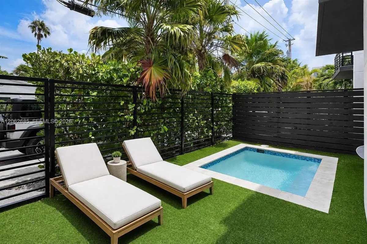 Photo 4 at 1054 N VICTORIA PARK Road, Fort Lauderdale