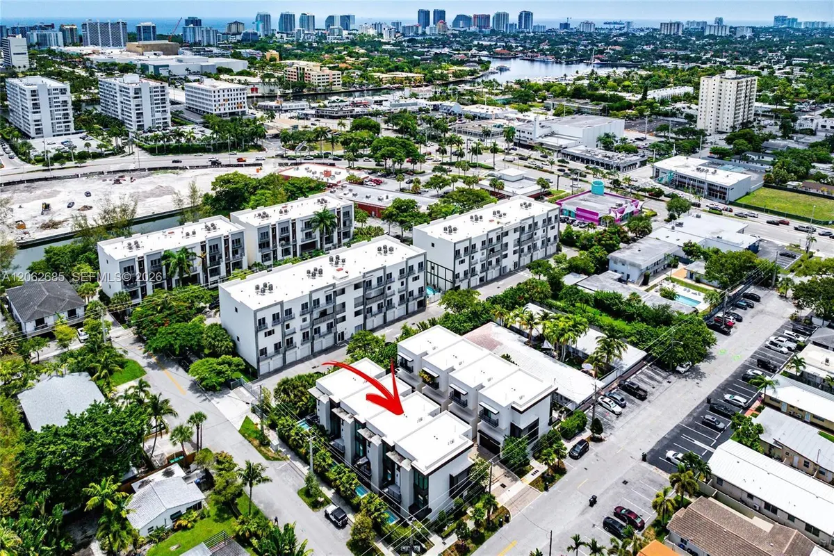 Photo 5 at 1054 N VICTORIA PARK Road, Fort Lauderdale