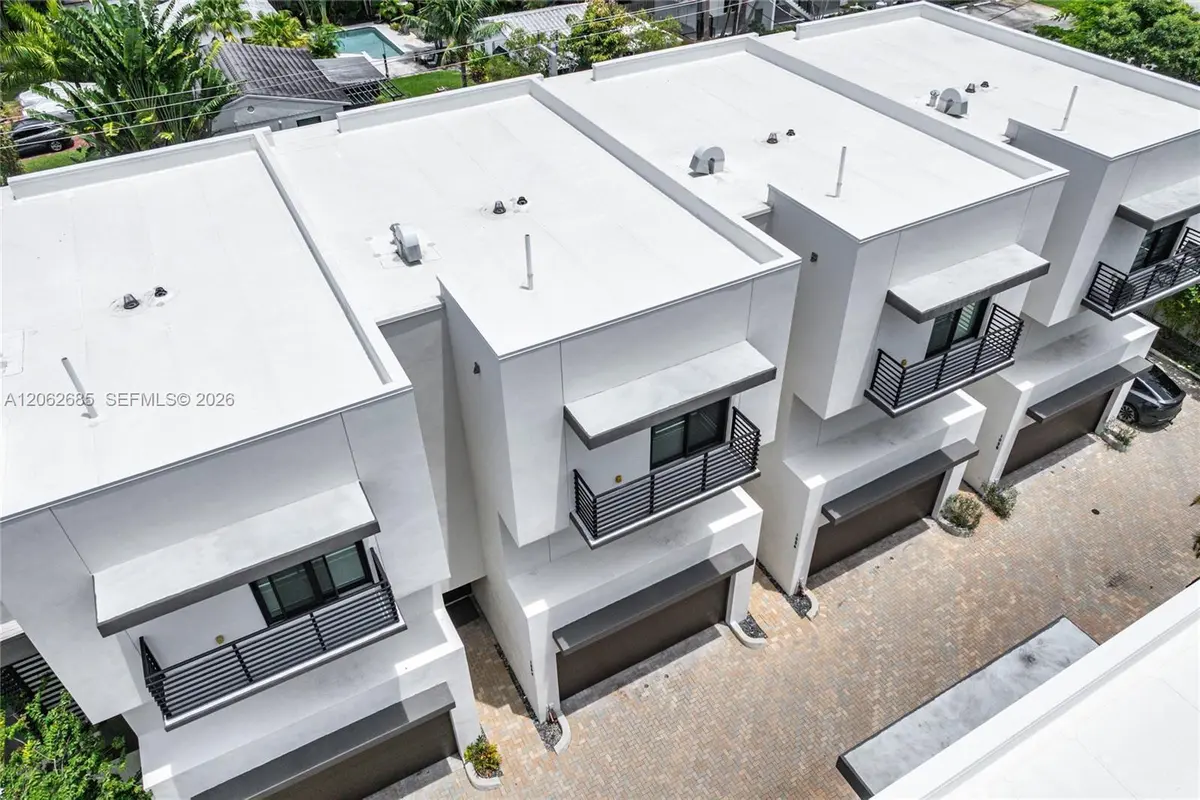 Photo 6 at 1054 N VICTORIA PARK Road, Fort Lauderdale