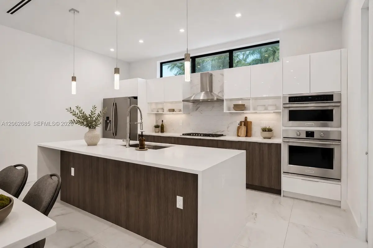 Photo 8 at 1054 N VICTORIA PARK Road, Fort Lauderdale