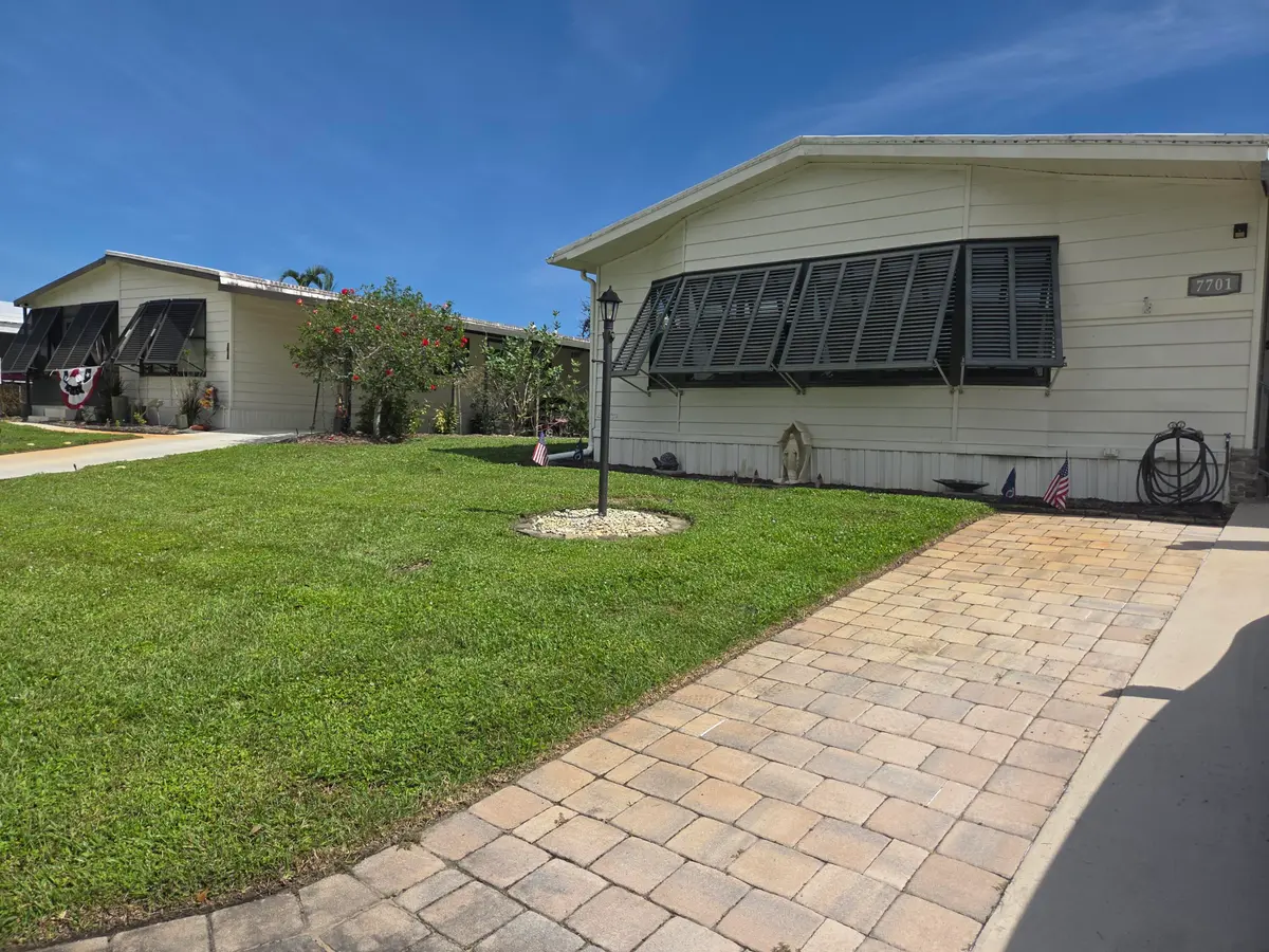 Front 2 at 7701 SE SHENANDOAH Drive, Hobe Sound
