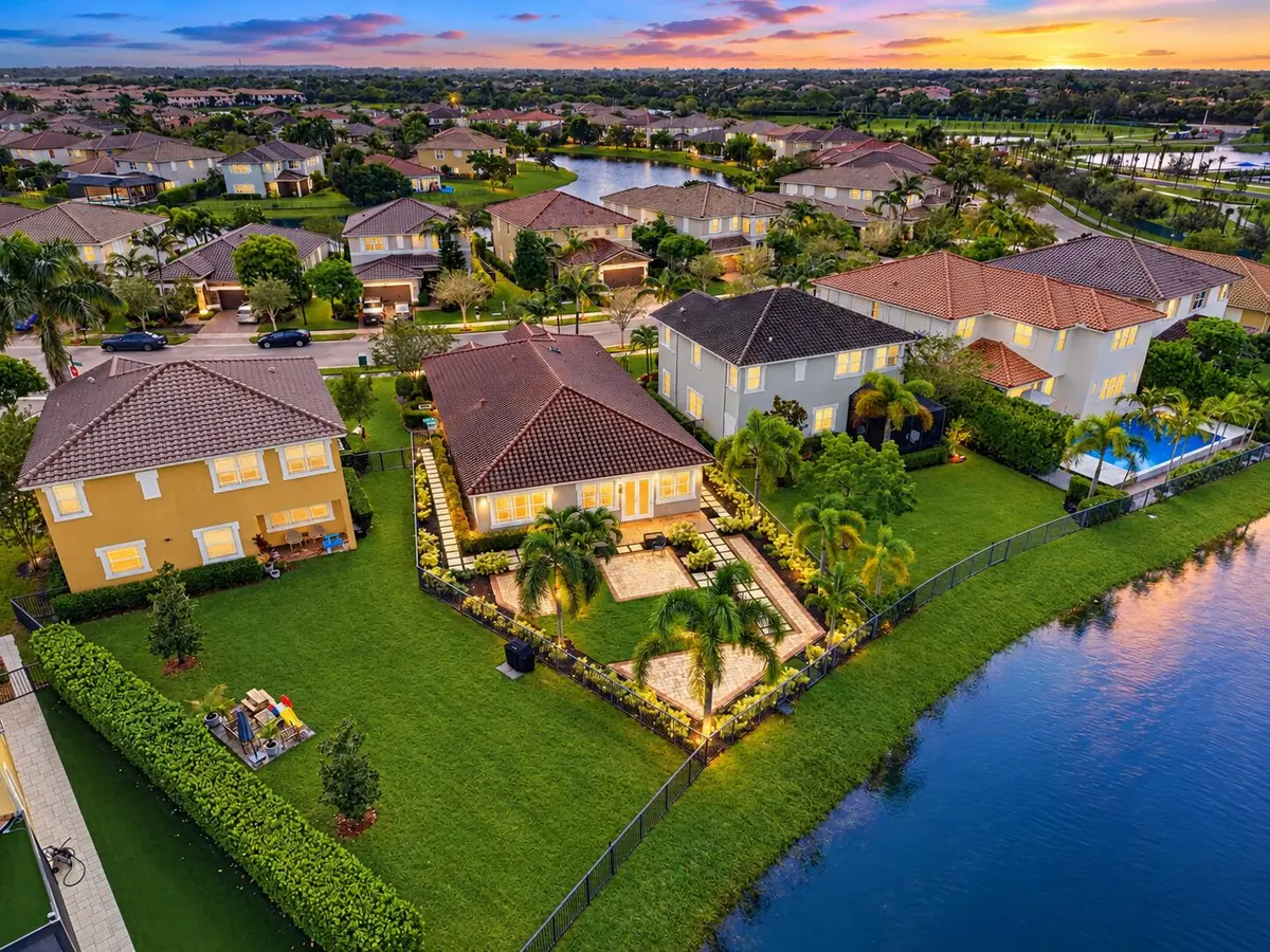 Twilight Lakeside Suburban Retreat at 8561 LAKESIDE Bend, Parkland