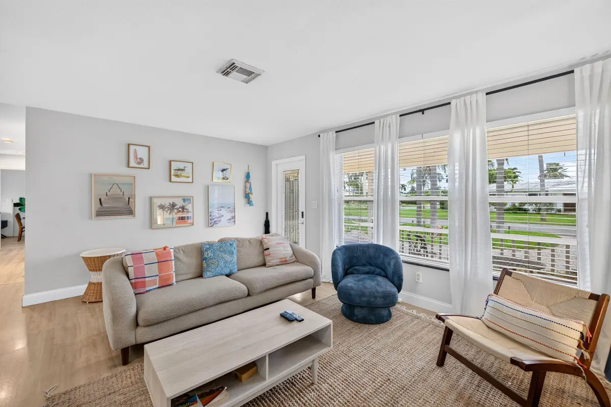 20-web-or-mls-699A5306 at 391 SE 6TH Court, Pompano Beach