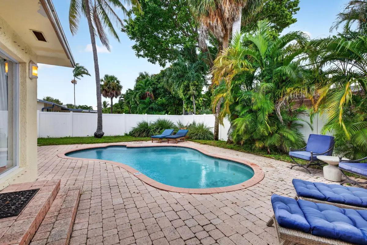 40-web-or-mls-699A5106 at 391 SE 6TH Court, Pompano Beach