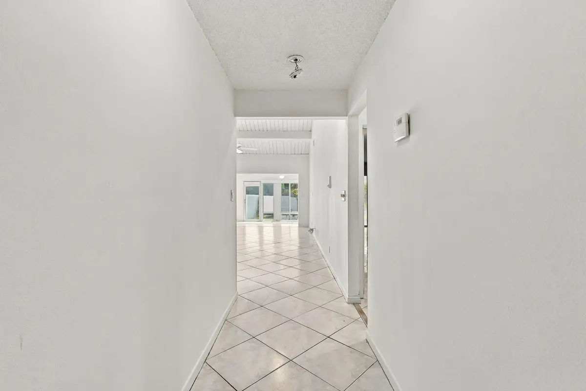 5 Entry Hallway at 6756 TIBURON Drive, Boca Raton