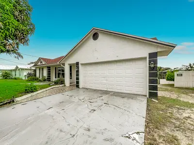 2281 SW Grosspoint Street, Port St. Lucie – Single Family Residence for sale