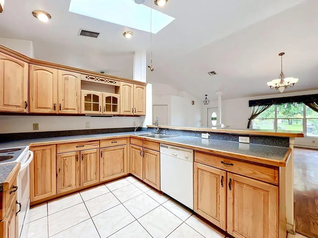 5suibFYQ at 2281 SW Grosspoint Street, Port St. Lucie