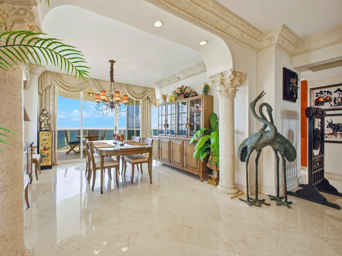 Dining at 3200 N OCEAN Boulevard 801, Fort Lauderdale