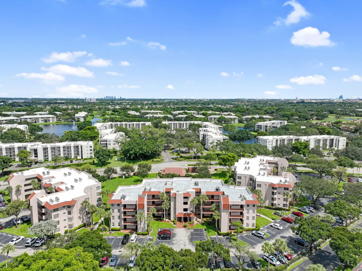 Community Overview at 1900 SABAL PALM Drive 205, Davie