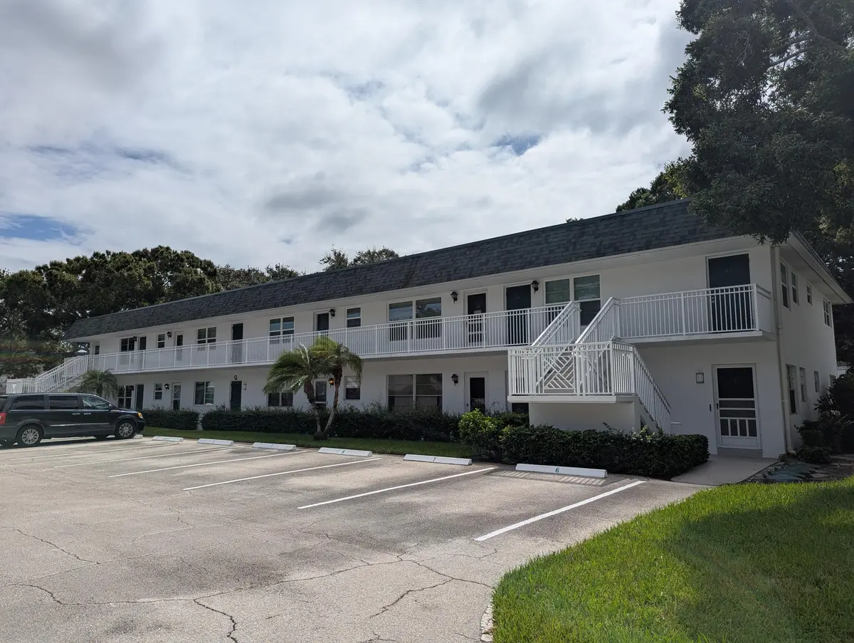 Front at 2800 INDIAN RIVER Boulevard Q7, Vero Beach