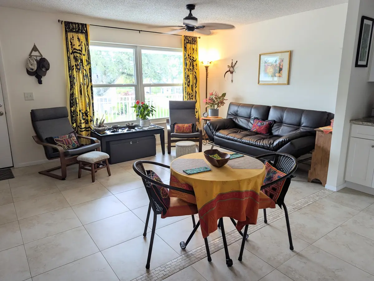 LR at 2800 INDIAN RIVER Boulevard Q7, Vero Beach