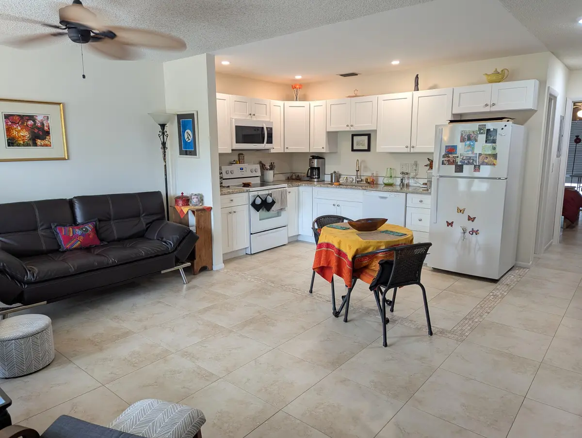 LR-Kitchen at 2800 INDIAN RIVER Boulevard Q7, Vero Beach