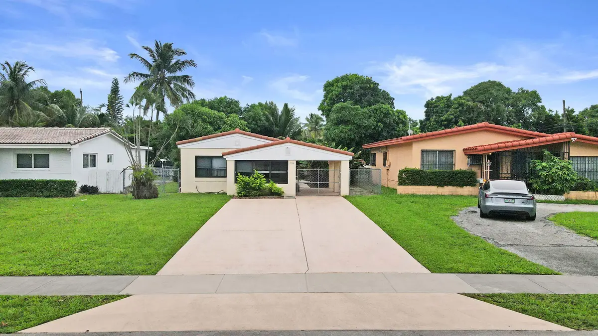 Huge Driveway at 1532 NE 173RD Street, North Miami Beach