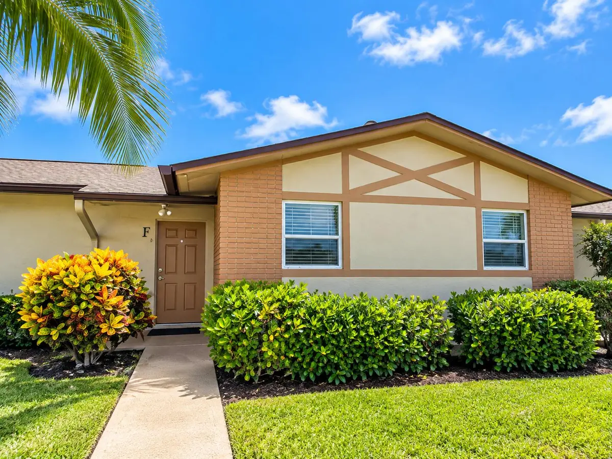 building front at 2832 CROSLEY Drive F, West Palm Beach