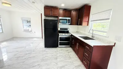 512 SE 21ST Avenue B, Boynton Beach – Efficiency for rent