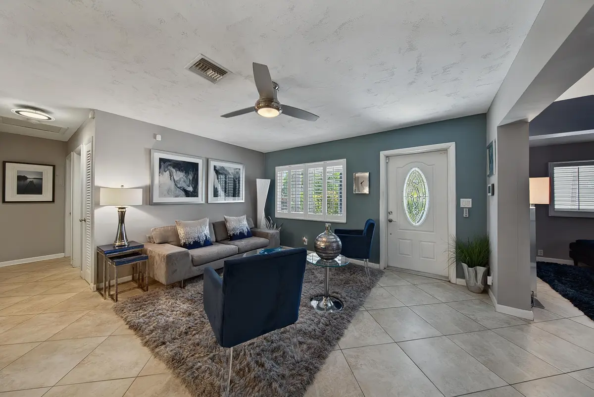 elliot-33 at 1931 NW 38th Street, Oakland Park