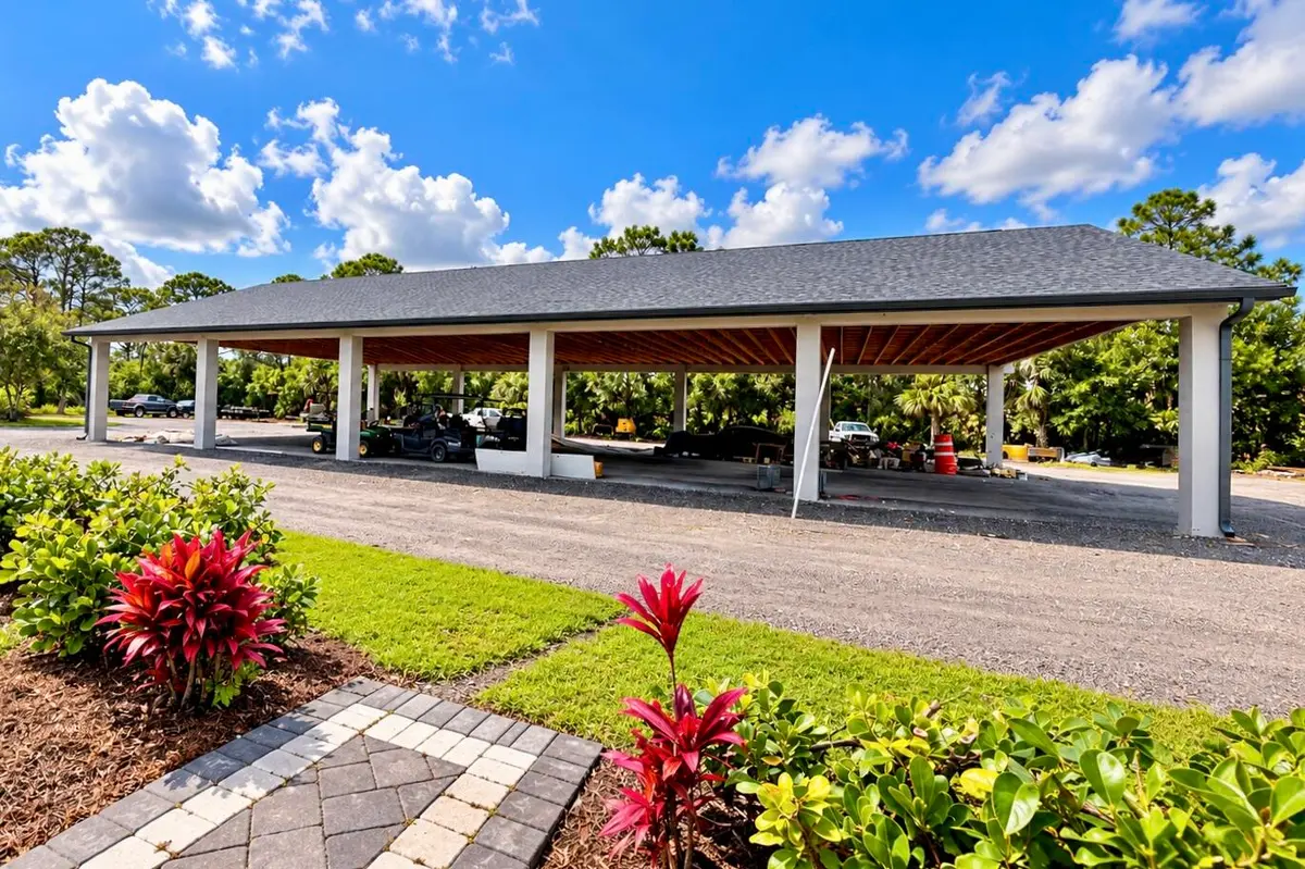 side view of pavillion at 13050 81st Street, Fellsmere