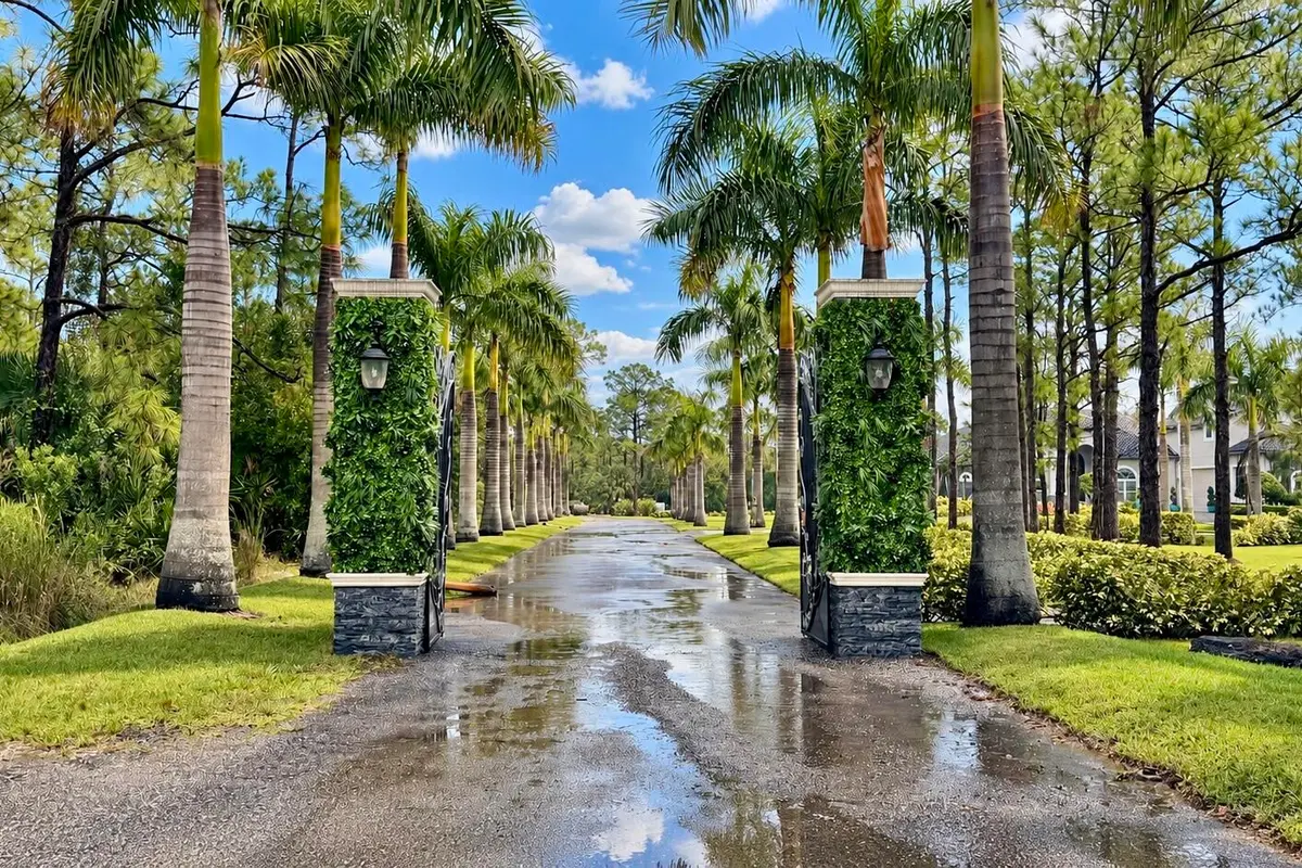 gated entry at 13050 81st Street, Fellsmere