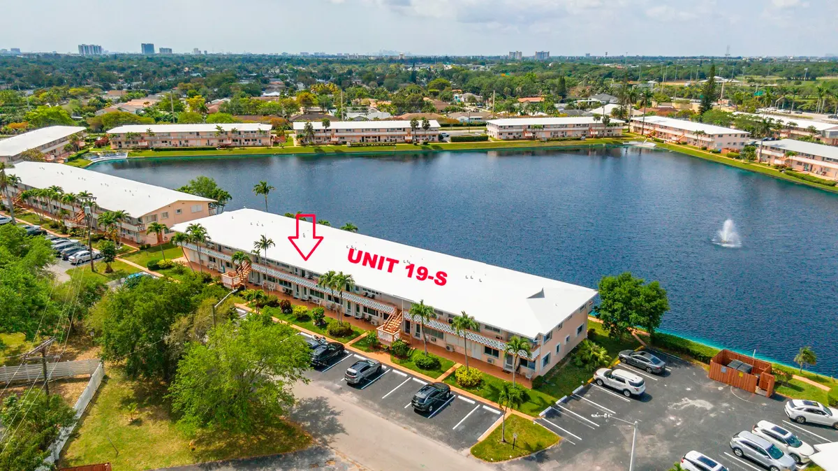 AR Media 10 copy at 900 SW 10th Terrace 19S, Hallandale Beach
