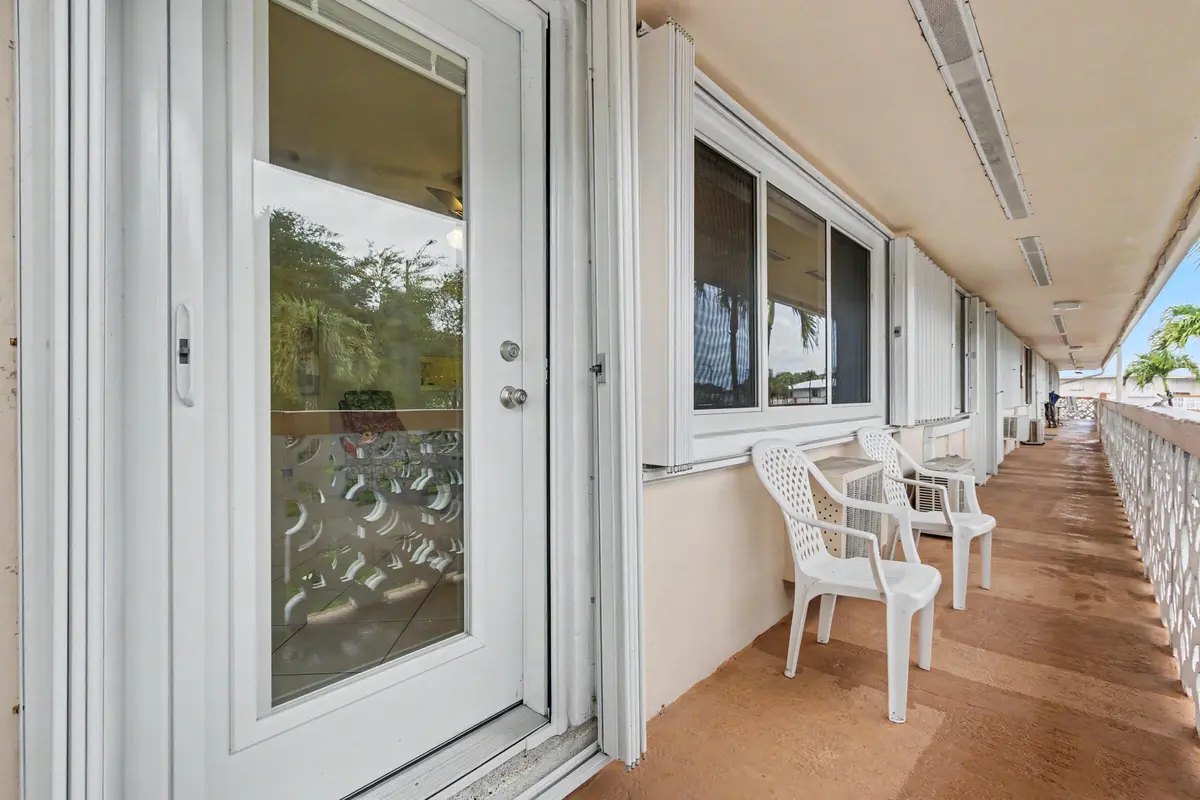 900-2 at 900 SW 10th Terrace 19S, Hallandale Beach