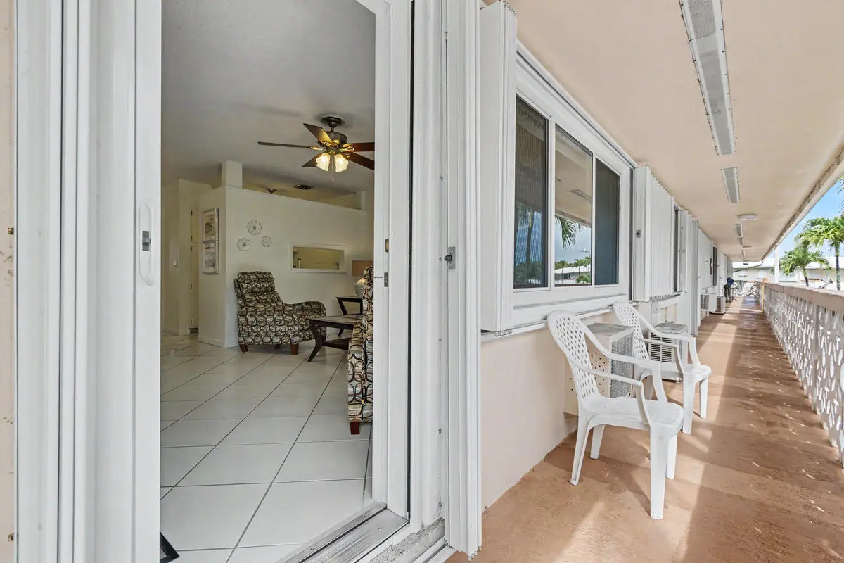 900-9 at 900 SW 10th Terrace 19S, Hallandale Beach