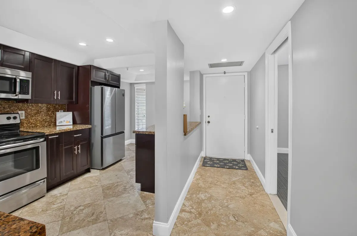 The Foyer at 20 ROYAL PALM Way 301, Boca Raton