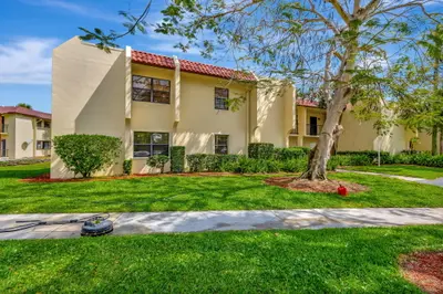 2050 OLEANDER Avenue 2-106, Fort Pierce – Condominium for sale