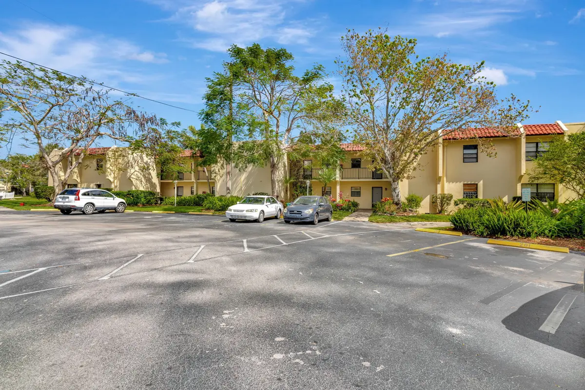 3-web-or-mls-5P1A4595 at 2050 OLEANDER Avenue 2-106, Fort Pierce