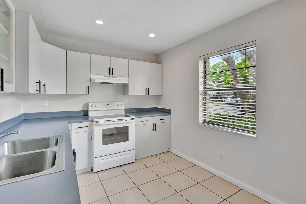5-web-or-mls-5P1A4560 at 2050 OLEANDER Avenue 2-106, Fort Pierce