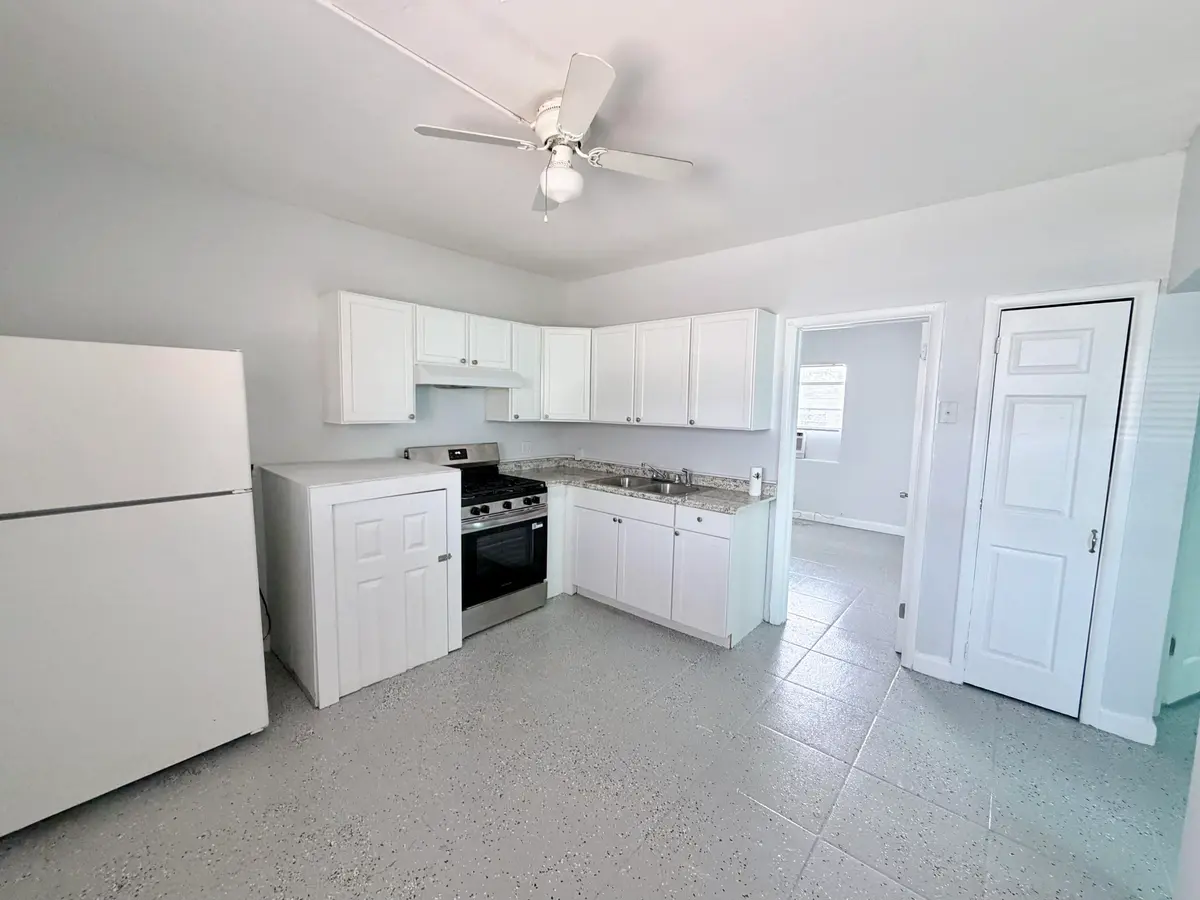 IMG_3392 at 1007 N TAMARIND Avenue Apt 2, West Palm Beach