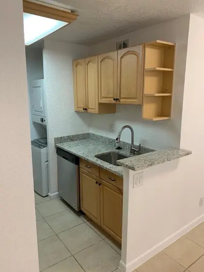 9916 TWIN LAKES Drive 33-C, Coral Springs – Condominium for sale