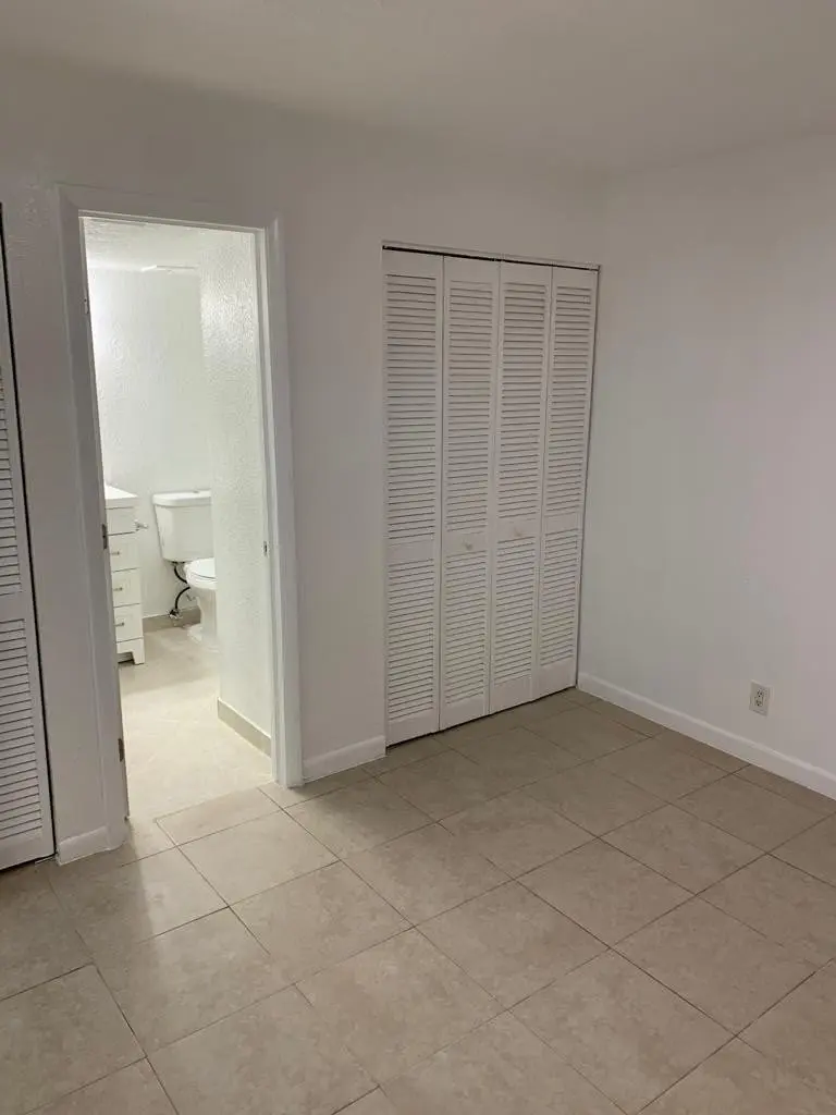 Photo 7 at 9916 TWIN LAKES Drive 33-C, Coral Springs