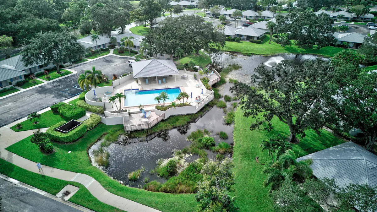 Pga Club Cottages at 829 CLUB Drive, Palm Beach Gardens