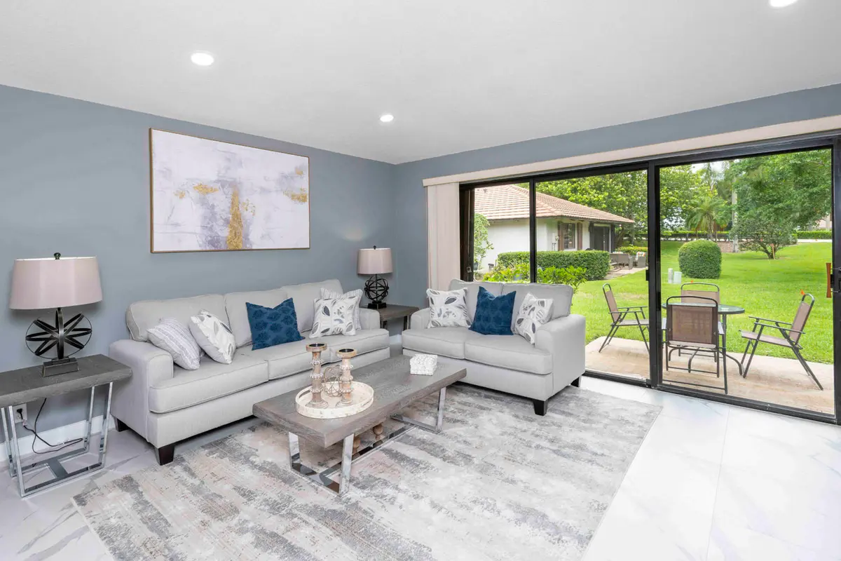 Living area at 829 CLUB Drive, Palm Beach Gardens