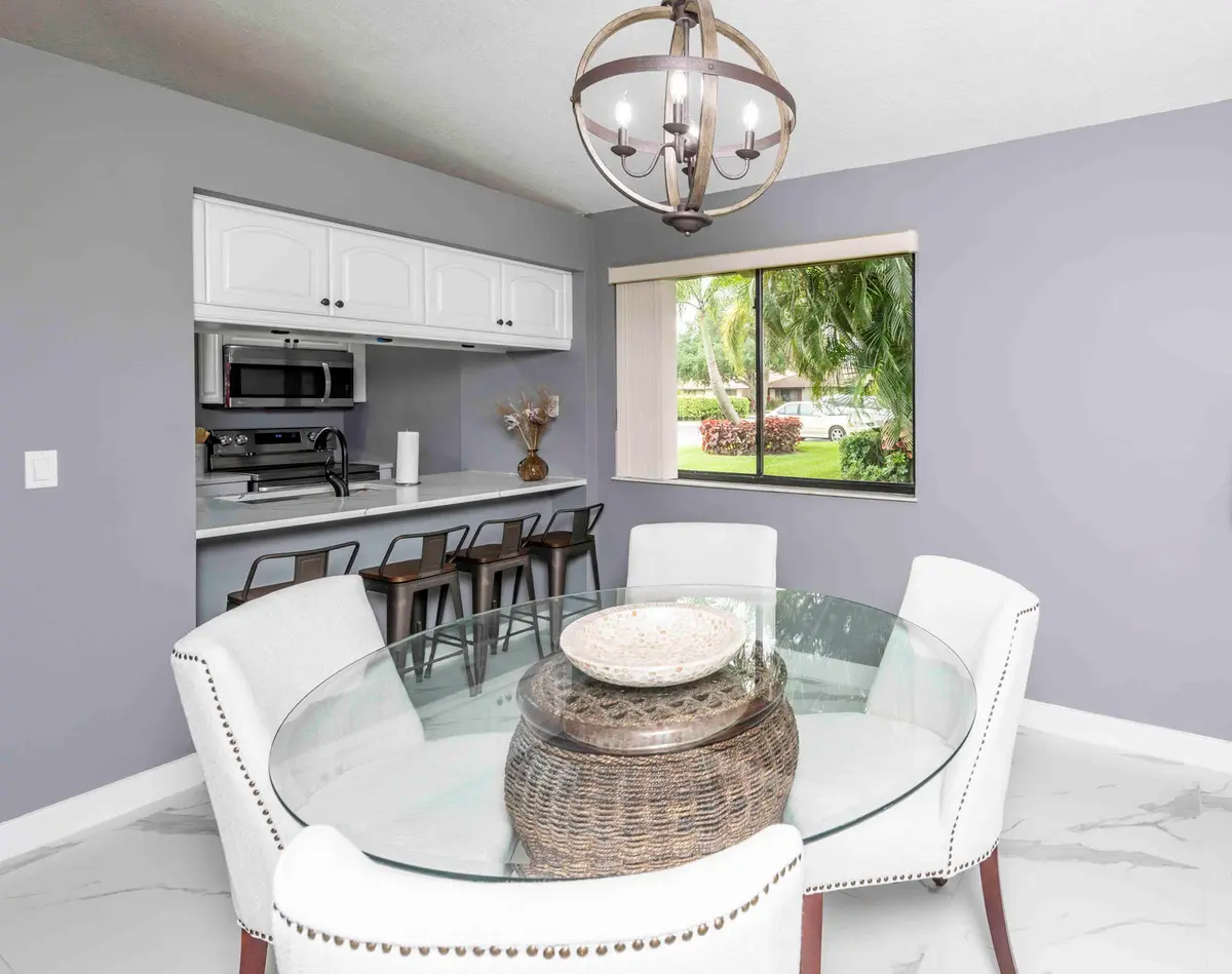 Dinning area at 829 CLUB Drive, Palm Beach Gardens