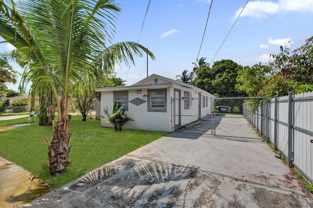 77-web-or-mls-DSC03931 (2) at 8224 NW 1ST Place, Miami