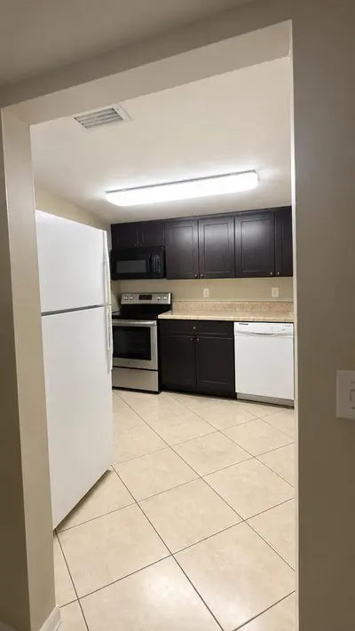 10701 ROYAL PALM Boulevard 12, Coral Springs – Condominium for rent